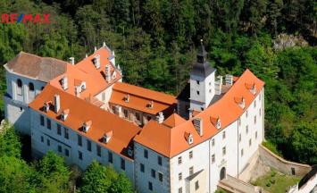 Prodej pozemku pro bydlení, 1466 m&sup2;, Tvořihráz | RE/MAX Profi Reality Znojmo