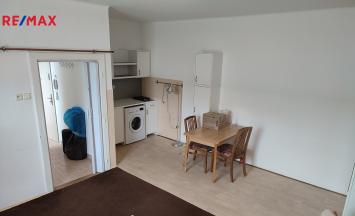 Pronájem bytu 1+kk, 34 m&sup2;, Znojmo | RE/MAX Profi Reality Znojmo