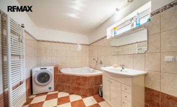 Prodej vícegeneračního domu, 550 m&sup2;, Lažany | RE/MAX Profi Reality Znojmo