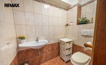 Prodej vícegeneračního domu, 550 m&sup2;, Lažany | RE/MAX Profi Reality Znojmo
