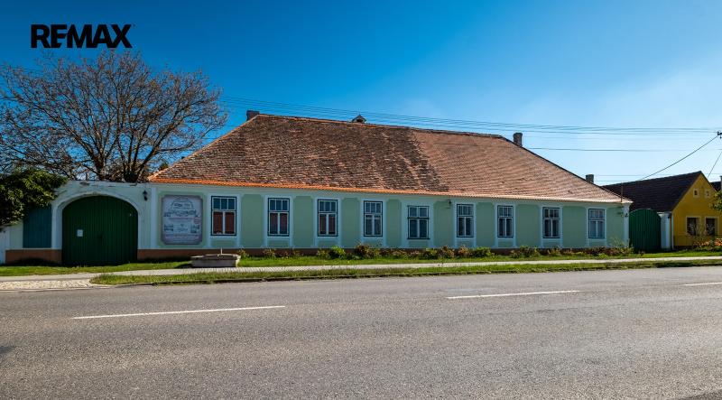Prodej apartmánu, 1100 m&sup2;, Lesná | RE/MAX Profi Reality Znojmo