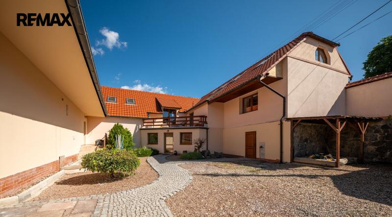 Prodej vícegeneračního domu, 550 m&sup2;, Lažany | RE/MAX Profi Reality Znojmo